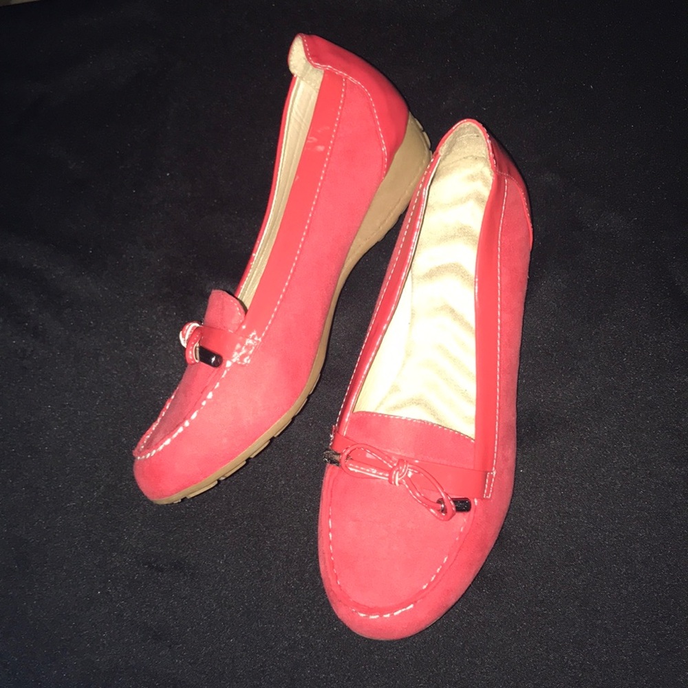 Shoes - Picture 2 of 6
